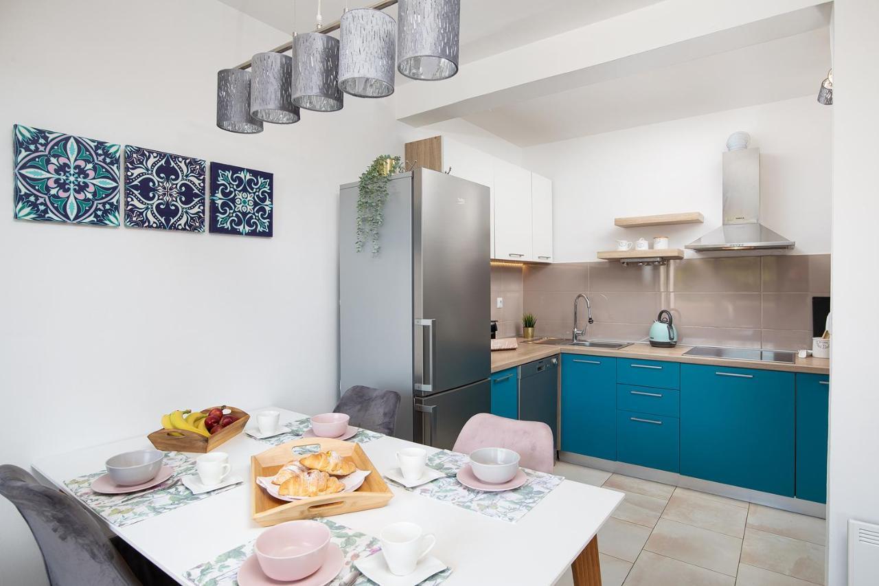 Stylish City Stay With Balcony & Free Parking Pola Esterno foto