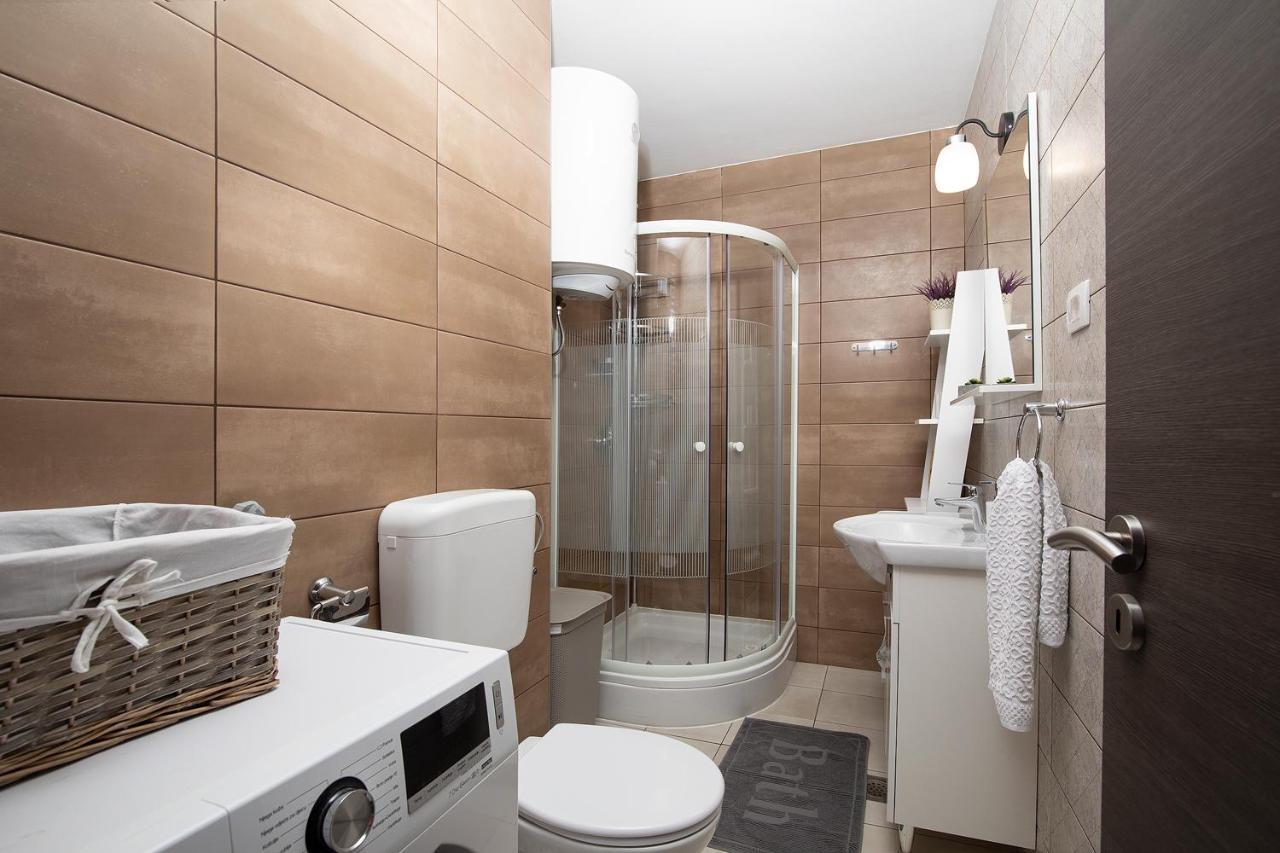 Stylish City Stay With Balcony & Free Parking Pola Esterno foto