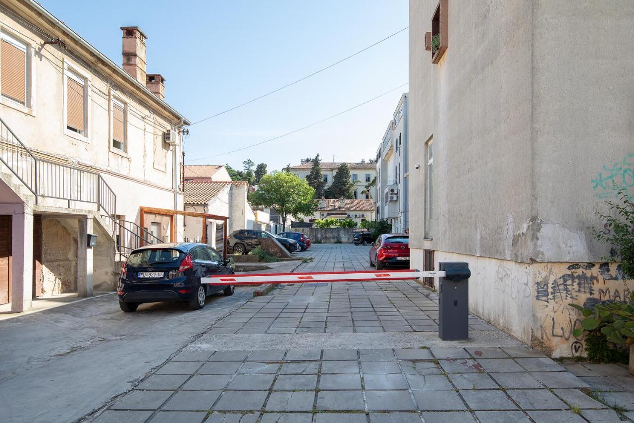 Stylish City Stay With Balcony & Free Parking Pola Esterno foto
